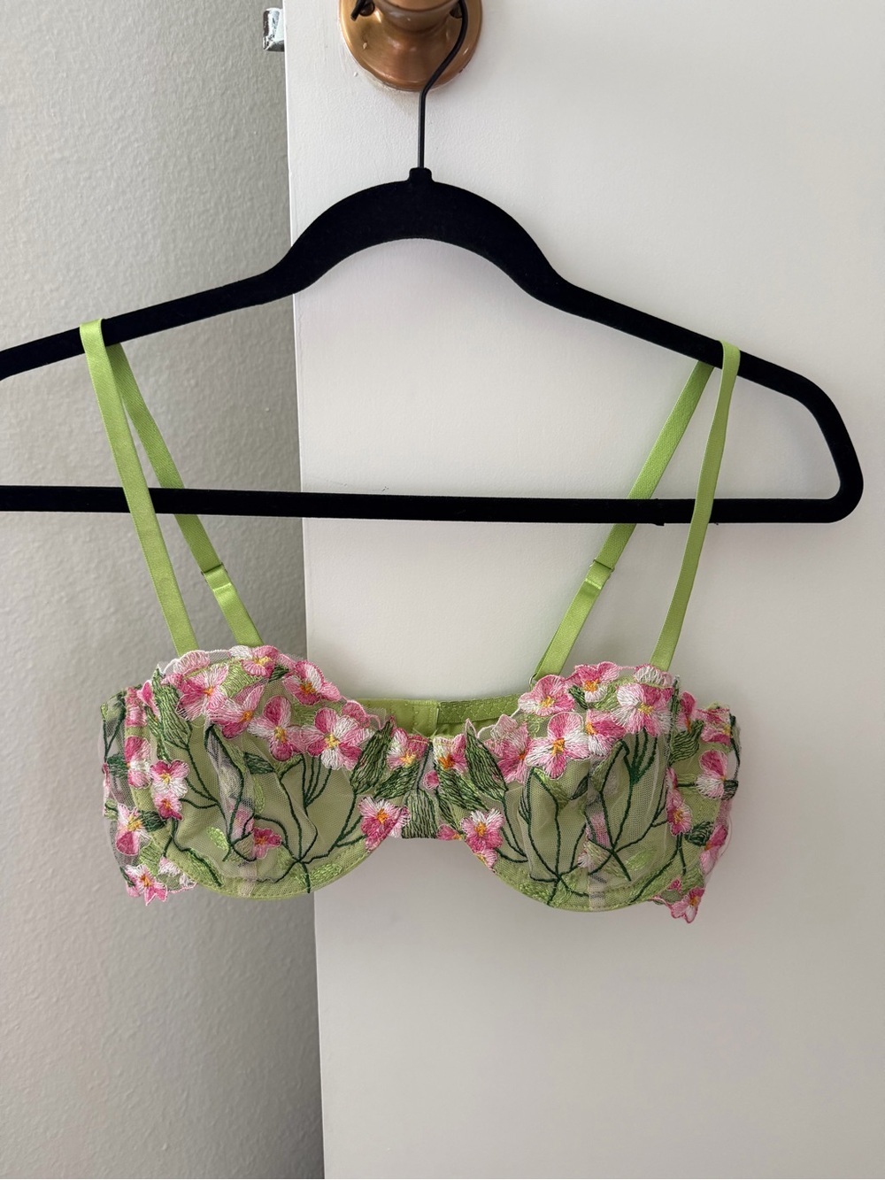 NWOT floral lace unlined bra 36B